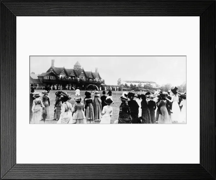 Framed Print : Aviation pioneer Claude Graham-White arriving at Ranelagh from Hendon Framed Print : Aviation pioneer Claude Graham-White arriving at Ranelagh from Hendon
