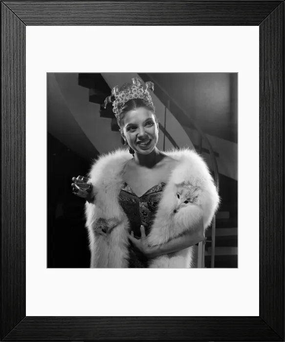 Framed Print : Festivel Hall glamour - Sonia Arova - Ballet. December 1952 C6399-001 Framed Print : Festivel Hall glamour - Sonia Arova - Ballet. December 1952 C6399-001