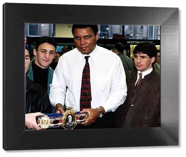 Mohammad Ali ex world champion boxer meets some of the young Scottish boxing stars