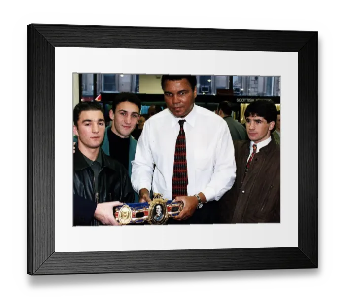 Framed Print : Mohammad Ali ex world champion boxer meets some of the young Scottish boxing stars Framed Print : Mohammad Ali ex world champion boxer meets some of the young Scottish boxing stars