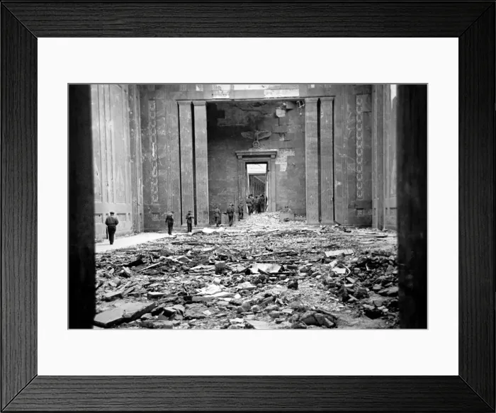 Framed Print : Scenes shhowing rubble and destruction in the German city of Berlin after the British Framed Print : Scenes shhowing rubble and destruction in the German city of Berlin after the British