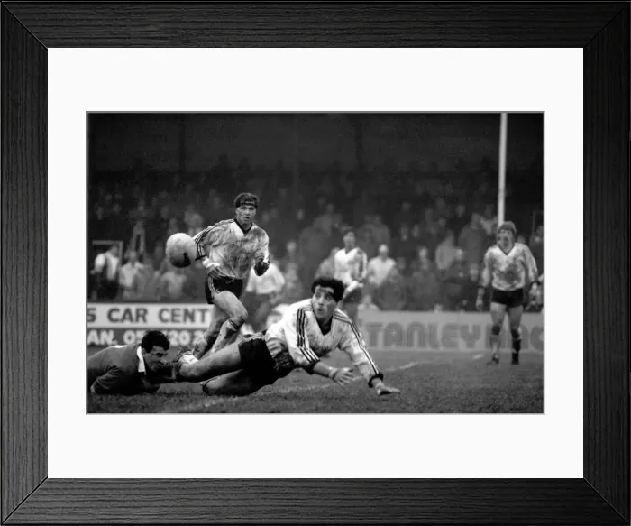 Framed Print : Sport Rugby League Widnes v Bradford. The final score was 30 - 6. November 1985 Framed Print : Sport Rugby League Widnes v Bradford. The final score was 30 - 6. November 1985