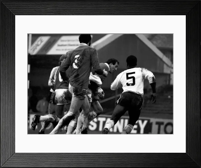 Framed Print : Sport Rugby League Widnes v Bradford. The final score was 30 - 6. November 1985 Framed Print : Sport Rugby League Widnes v Bradford. The final score was 30 - 6. November 1985