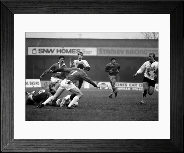 Framed Print : Sport Rugby League Widnes v Bradford. The final score was 30 - 6. November 1985 Framed Print : Sport Rugby League Widnes v Bradford. The final score was 30 - 6. November 1985