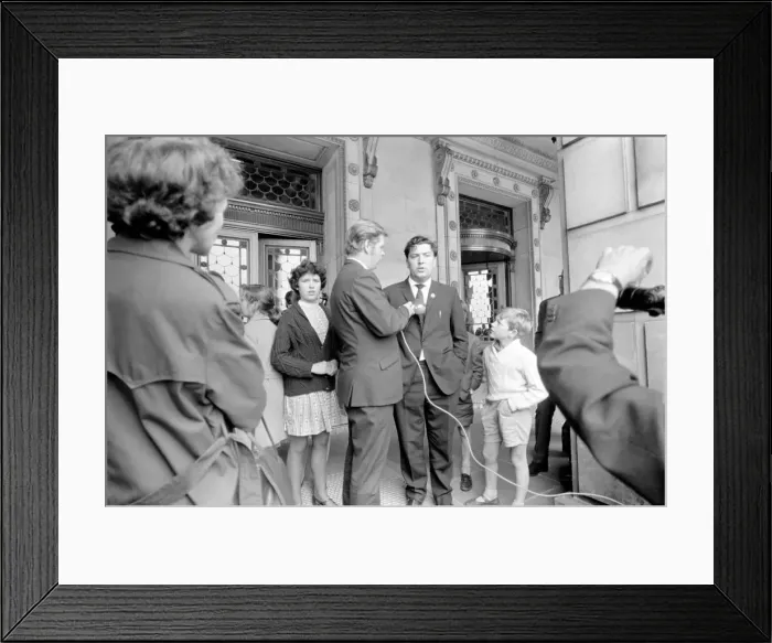 Framed Print : SDLP politician John Hume answers questions as he leaves the Stormont building in Belfast Framed Print : SDLP politician John Hume answers questions as he leaves the Stormont building in Belfast