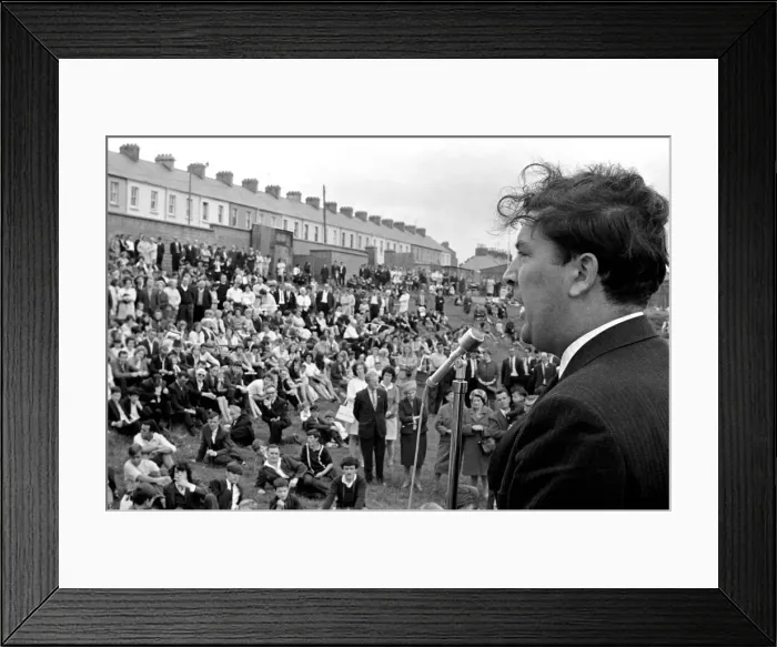 Framed Print : John Hume addresses the open air peace meeting in Londonderry Framed Print : John Hume addresses the open air peace meeting in Londonderry