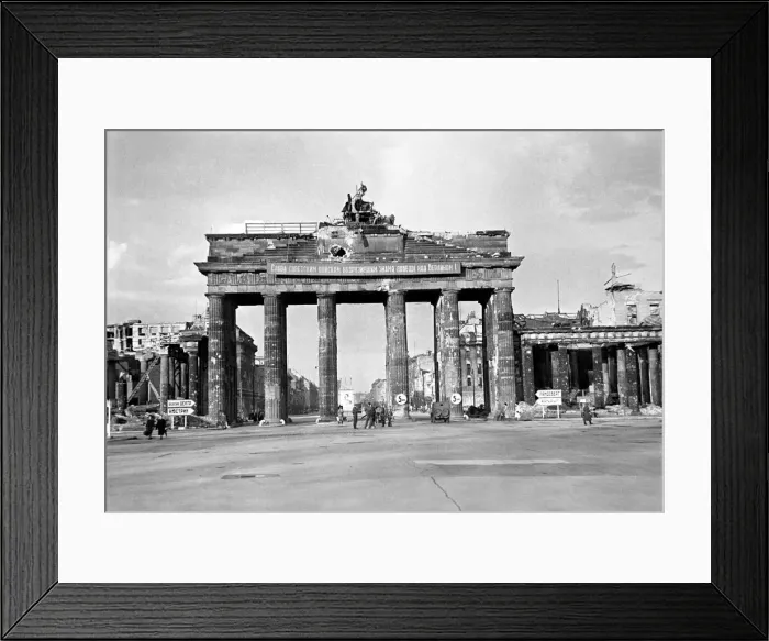 Framed Print : Scenes showing rubble and destruction at the Brandenburg Gate in the German city of Framed Print : Scenes showing rubble and destruction at the Brandenburg Gate in the German city of