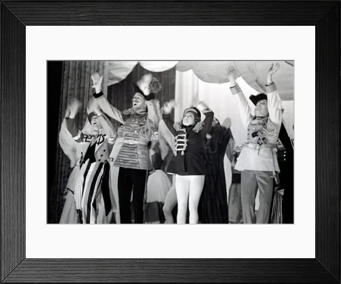 Framed Print : Actress Hermione Baddeley Seen here in a production of To and Fro Framed Print : Actress Hermione Baddeley Seen here in a production of To and Fro