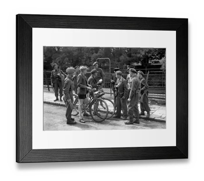 Framed Print : Scenes showing children talking to occupying soldiers in Berlin as the British Army