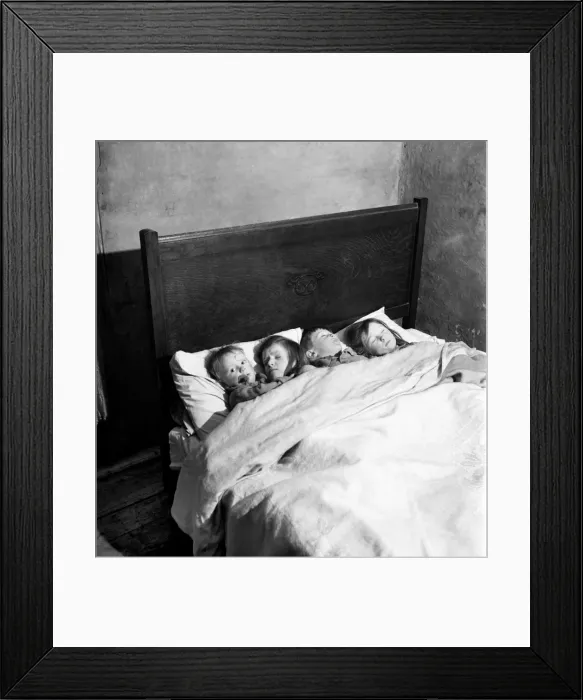 Framed Print : Children of the Duncan family at their home in a Manchester slum Framed Print : Children of the Duncan family at their home in a Manchester slum
