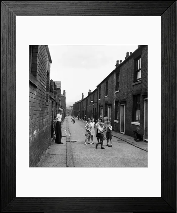 Framed Print : Children playing in the streets of Oldham. July 1952 C3299-002