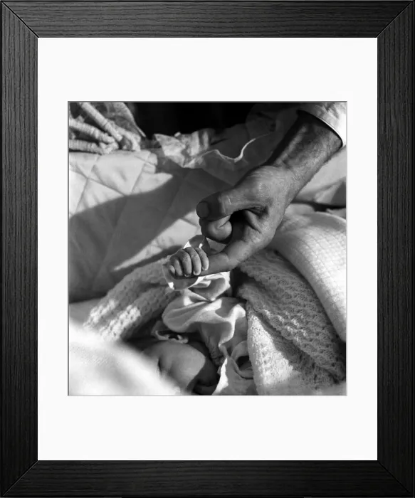 Framed Print : Boxer Freddie Mills and daughter Susan. July 1952 C3422-001 Framed Print : Boxer Freddie Mills and daughter Susan. July 1952 C3422-001