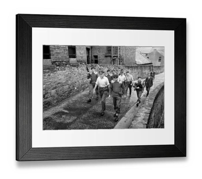 Framed Print : Northern Ireland August 1969. Chief of staff General Sir Geoffrey Baker seen here touring