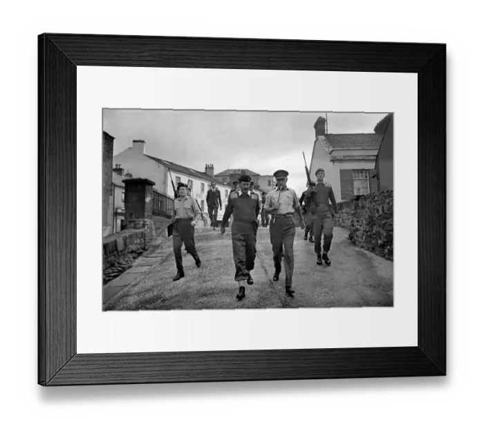 Framed Print : Northern Ireland August 1969. Chief of staff General Sir Geoffrey Baker seen here touring