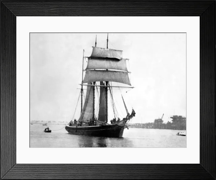 Framed Print : The Danish schooner sailing ship Vera entering the River Tyne Framed Print : The Danish schooner sailing ship Vera entering the River Tyne