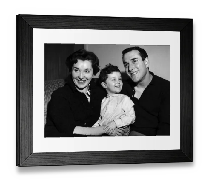Framed Print : Nobel prize winning playwright Harold Pinter with his wife Vivian Merchant Framed Print : Nobel prize winning playwright Harold Pinter with his wife Vivian Merchant
