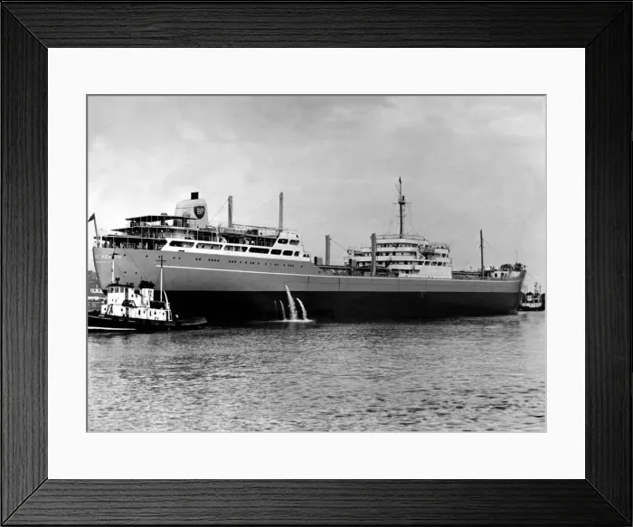 Framed Print : The ship Nordic Heron leaves the River Wear for her trials