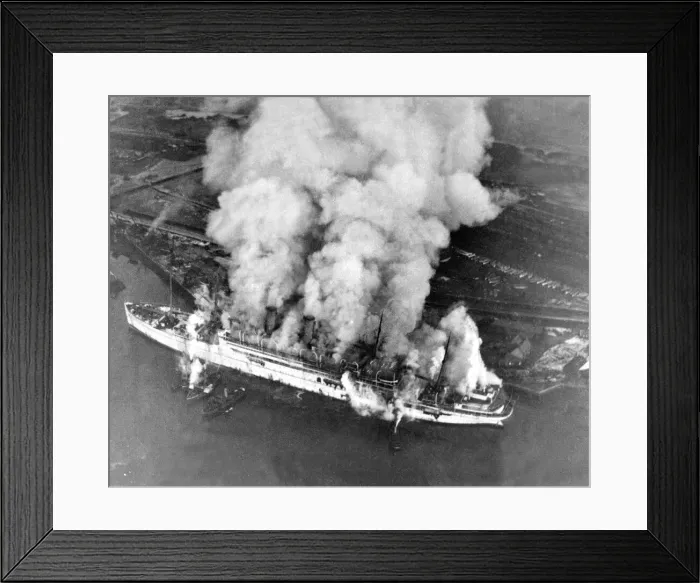 Framed Print : Smoke pouring from The Empress of Scotland ship at Blyth which was destroyed by fire