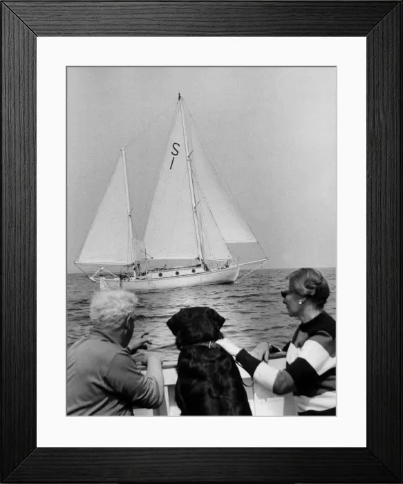 Framed Print : Parents of Robin Knox Johnston wave goodbye as he departs Falmouth for the 1968-69