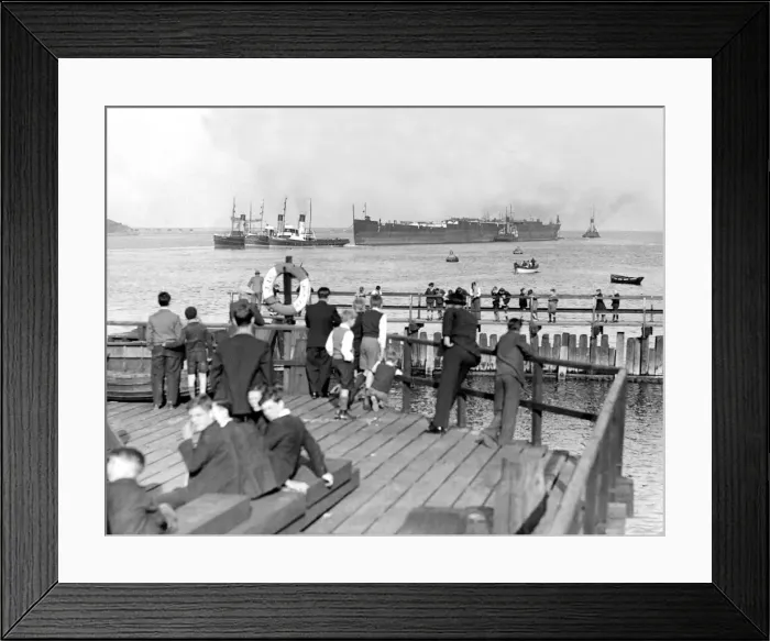 Framed Print : Spectators watch from the banks of the River Tyne as the hull of the Former Crack liner Framed Print : Spectators watch from the banks of the River Tyne as the hull of the Former Crack liner
