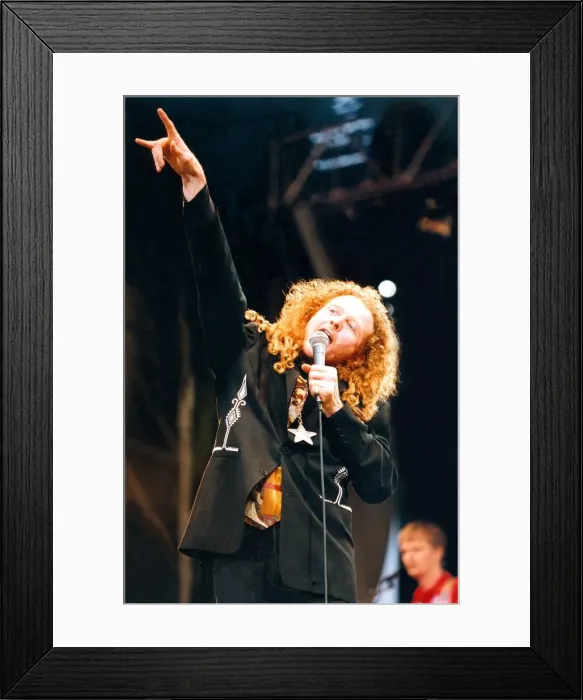 Framed Print : Simply Red perfrom at the Gateshead Stadium on 14th July 1991 Framed Print : Simply Red perfrom at the Gateshead Stadium on 14th July 1991