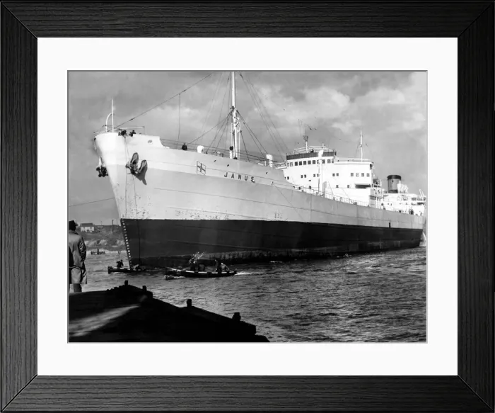 Framed Print : The 25, 00-ton tanker ship Janus swings slowly down the River Tyne to Enter Palmers Dock Framed Print : The 25, 00-ton tanker ship Janus swings slowly down the River Tyne to Enter Palmers Dock