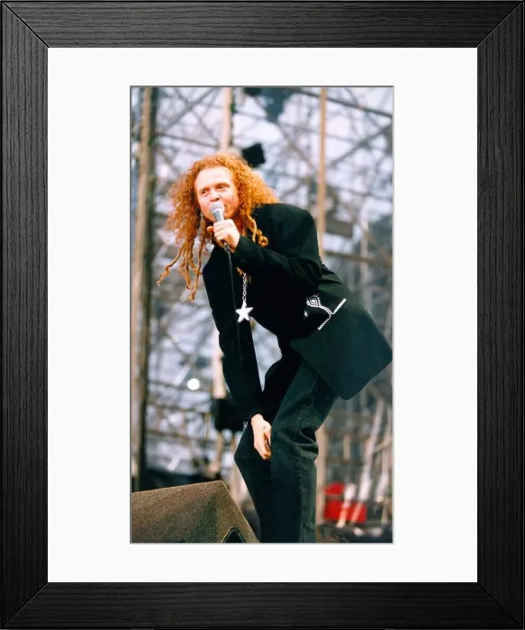 Framed Print : Simply Red perfrom at the Gateshead Stadium on 14th July 1991 Framed Print : Simply Red perfrom at the Gateshead Stadium on 14th July 1991