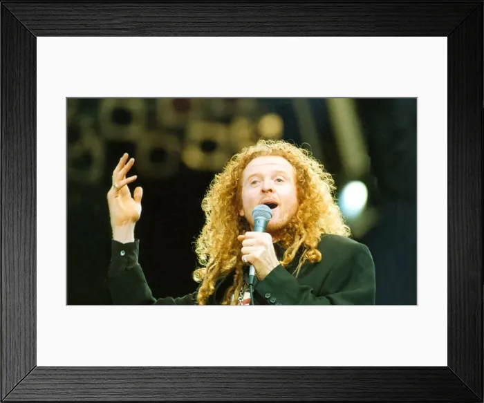 Framed Print : Simply Red perfrom at the Gateshead Stadium on 14th July 1991 Framed Print : Simply Red perfrom at the Gateshead Stadium on 14th July 1991