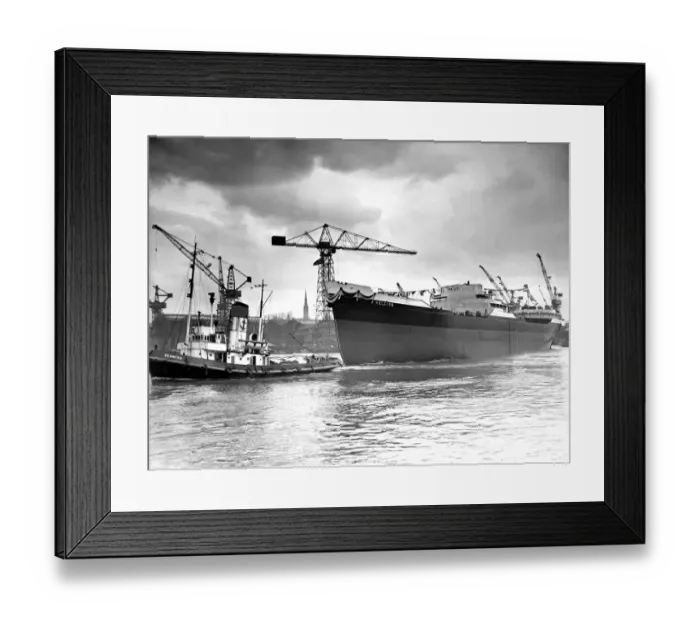Framed Print : The 18, 000-ton shell tanker Helcion moves along the River Tyne