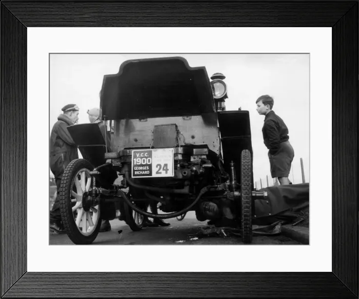 Framed Print : 1900 Georges Richard-Brazier in need of repair during the 1950 Veterans car run from Hyde