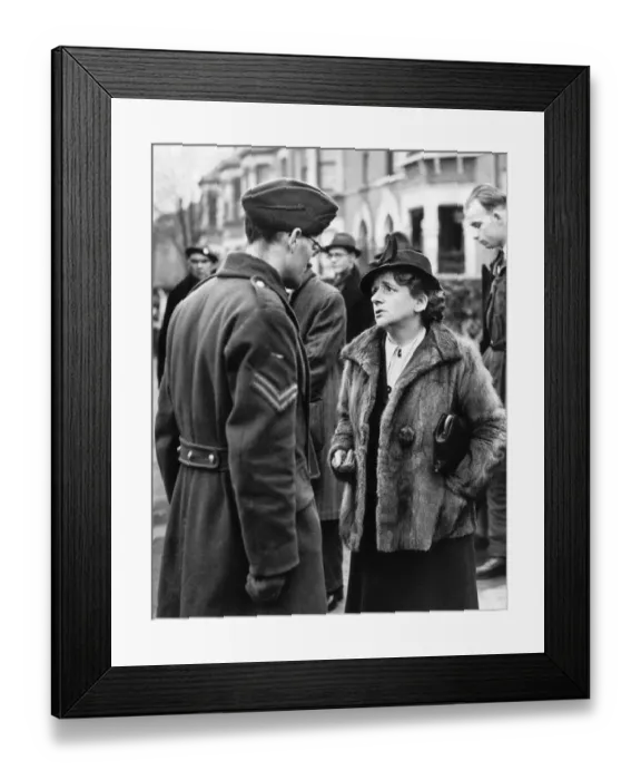 Framed Print : Miss Ellen Wilkinson gives her sympathies to Corporal Biddle whose five year old twins Framed Print : Miss Ellen Wilkinson gives her sympathies to Corporal Biddle whose five year old twins