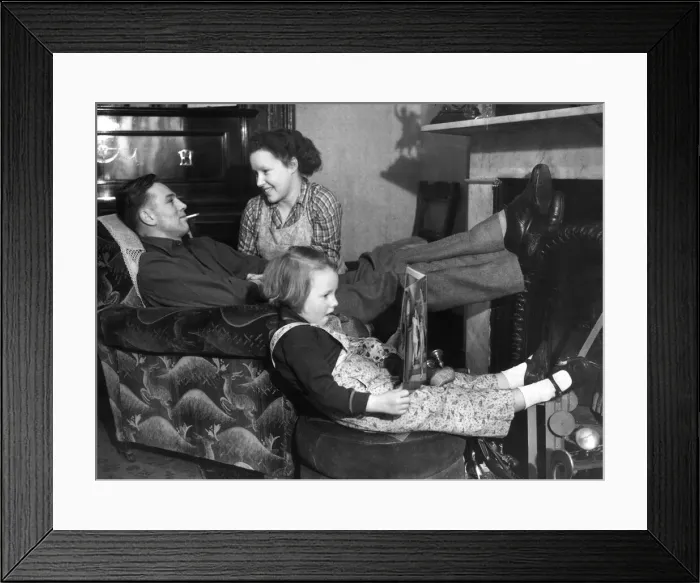 Framed Print : A soldier in the British Army relaxes with a cigarette as he sits beside the firplace Framed Print : A soldier in the British Army relaxes with a cigarette as he sits beside the firplace