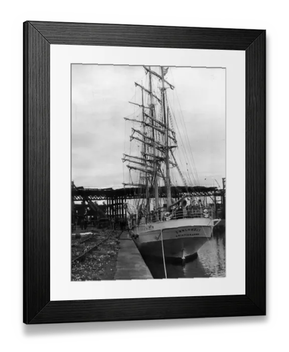 Framed Print : The Norwegian training sailing ship Sorlandet arriving on the River Wear, Hendon Dock Framed Print : The Norwegian training sailing ship Sorlandet arriving on the River Wear, Hendon Dock