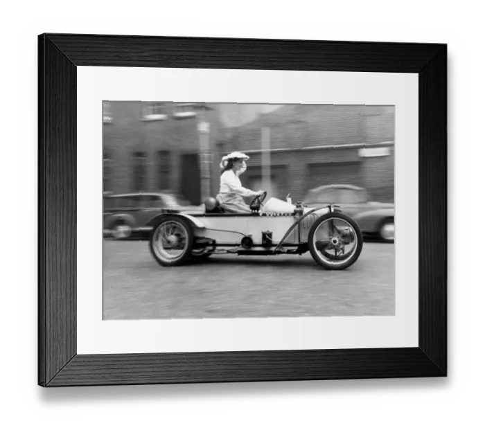 Framed Print : Louise Pomeroy pictured driving a Super two-seater 1910 cycle car outside the Royal Framed Print : Louise Pomeroy pictured driving a Super two-seater 1910 cycle car outside the Royal