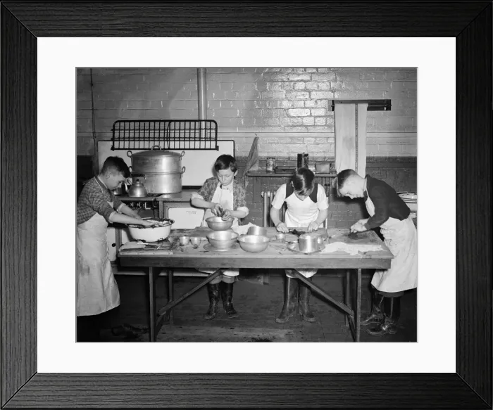 Framed Print : Young boys cooking during Second World War. c. 1940 Framed Print : Young boys cooking during Second World War. c. 1940