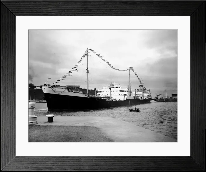Framed Print : The Velletia passes through the Queen Elizabeth II Oil Dock 25th January 1954
