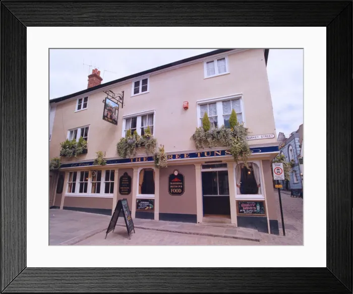 Framed Print : The Three Tuns Pub in Windsor April 1997 Public House where boys from Eton School are