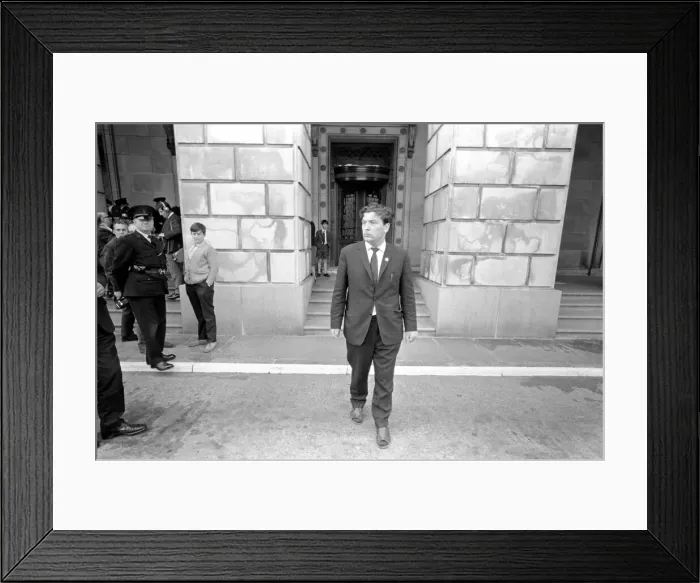 Framed Print : SDLP politician John Hume leaves the Stormont building in Belfast Framed Print : SDLP politician John Hume leaves the Stormont building in Belfast
