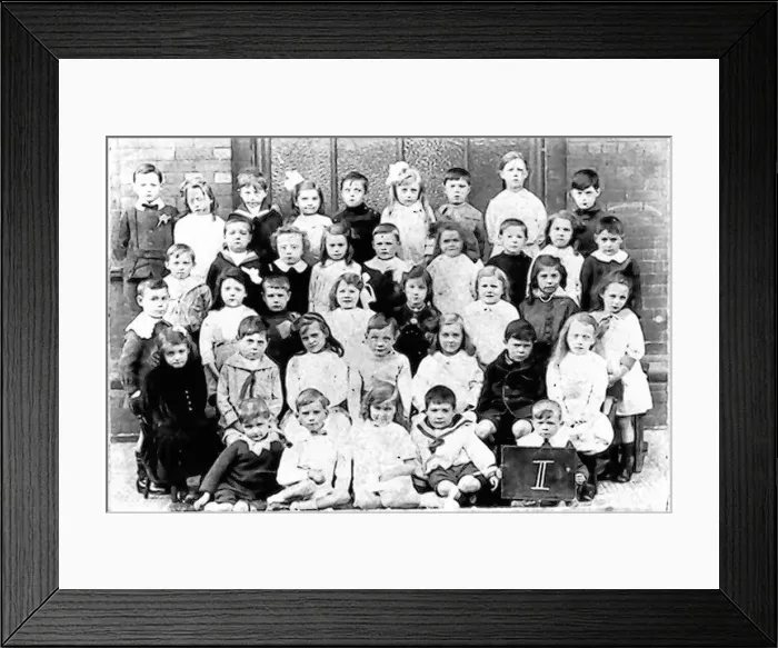 : Youngsters line-up for a class picture at Westgate Hill school, in Newcastle 1918 : Youngsters line-up for a class picture at Westgate Hill school, in Newcastle 1918