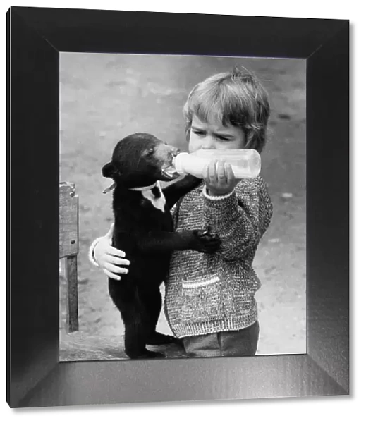 Animals - Bears and Children. April 1972 P000393