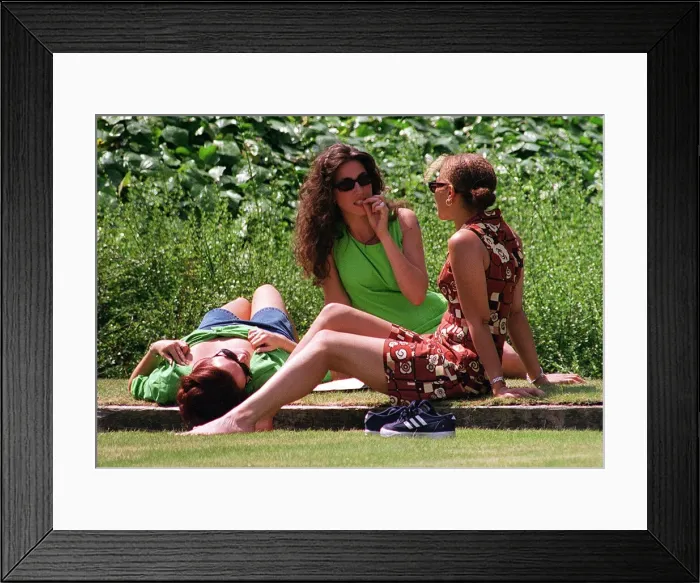 Framed Print : CORONATION STREET GIRLS 9TH JULY 1997 TINA HOBLEY GAYNOR FAYE AND ANGELA GRIFFIN