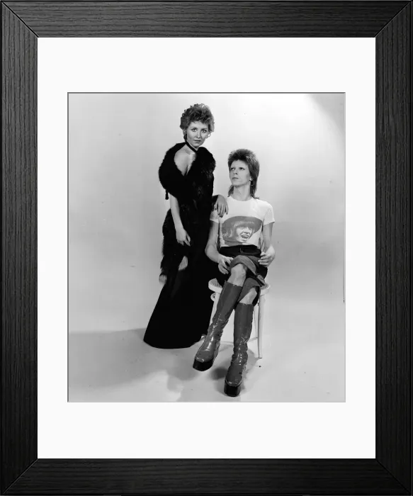 Framed Print : David Bowie and Lulu - December 1973 DavidBowie singers studio shot Framed Print : David Bowie and Lulu - December 1973 DavidBowie singers studio shot