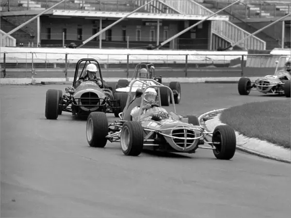 Mini Grand Prix: White City Stadium: Graham Hill. March 1975 75-01610-005