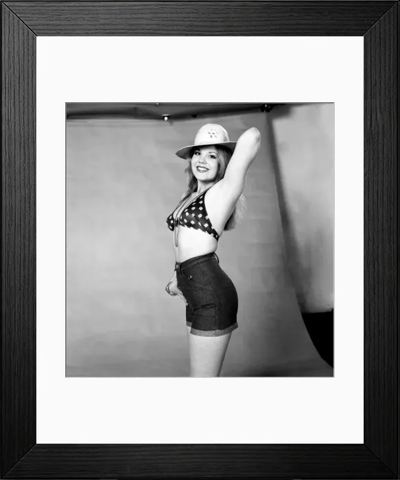 Framed Print : Model Jillianne Foot. March 1975 75-01571-003