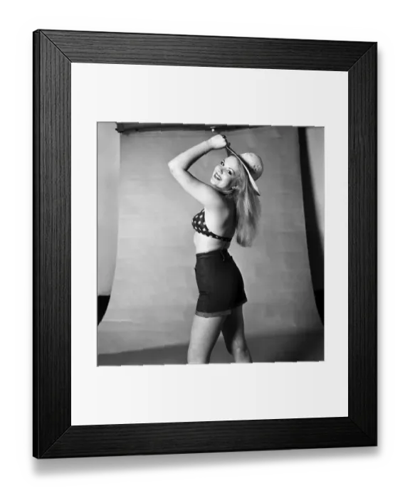 Framed Print : Model Jillianne Foot. March 1975 75-01571-002 Framed Print : Model Jillianne Foot. March 1975 75-01571-002