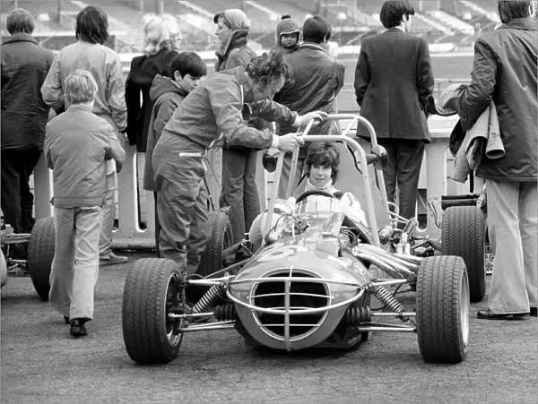 Mini Grand Prix: White City Stadium: Graham Hill. March 1975 75-01610-003