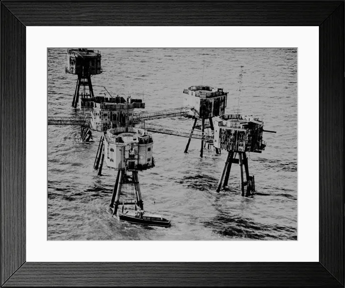 Framed Print : The Shivering Sands Anti Aircraft Forts seen here in the Thames Estuary Framed Print : The Shivering Sands Anti Aircraft Forts seen here in the Thames Estuary