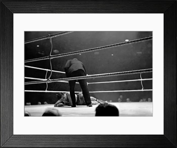 Framed Print : Boxing. Bruce Woodcock knocks Lee Oma out in the fourth round at the Harringay Arena