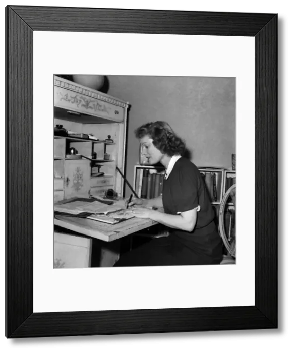 Framed Print : Anna Neagle. January 1948 O11114 Framed Print : Anna Neagle. January 1948 O11114