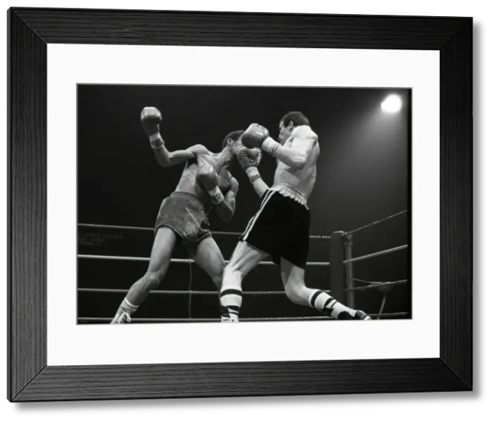 Framed Print : English flyweight boxer Charlie Magri in action during his fight against Eleoncio Framed Print : English flyweight boxer Charlie Magri in action during his fight against Eleoncio